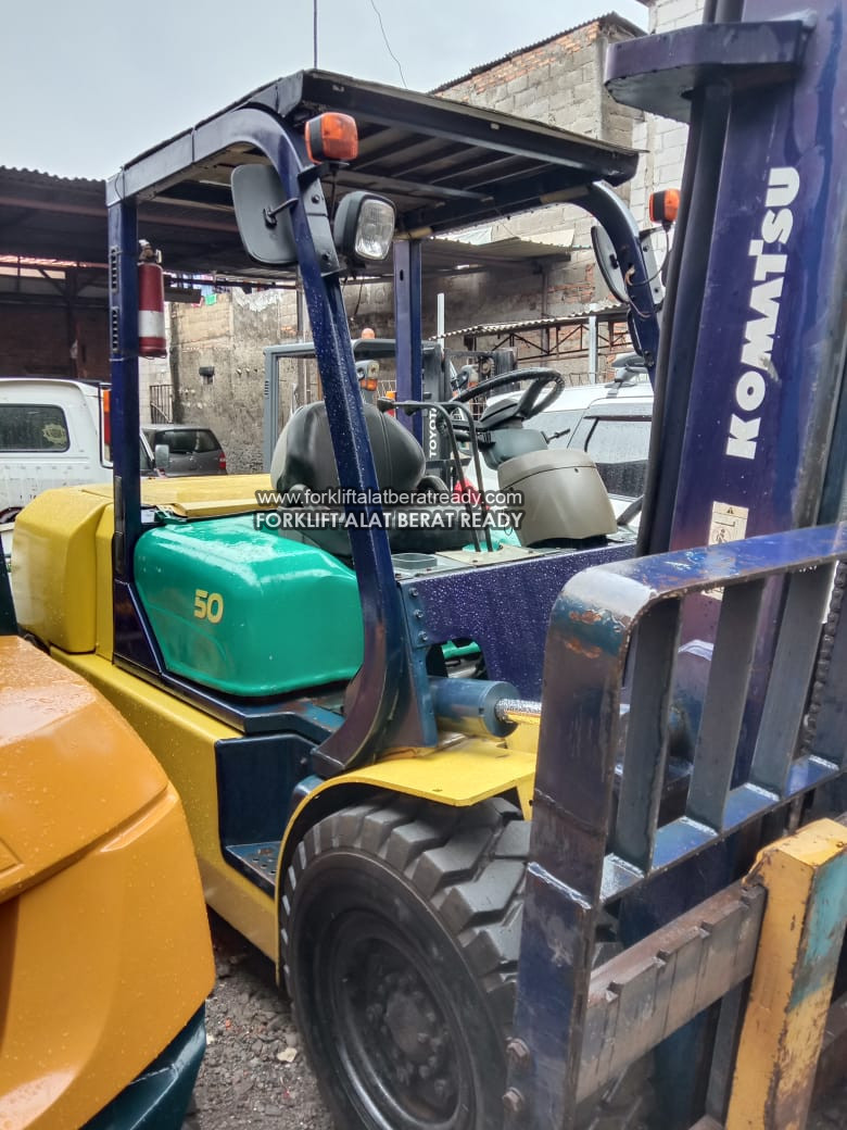 Forklift komatsu Tahun 2008 Kapasitas 5 ton Mast tiang standar Ban double