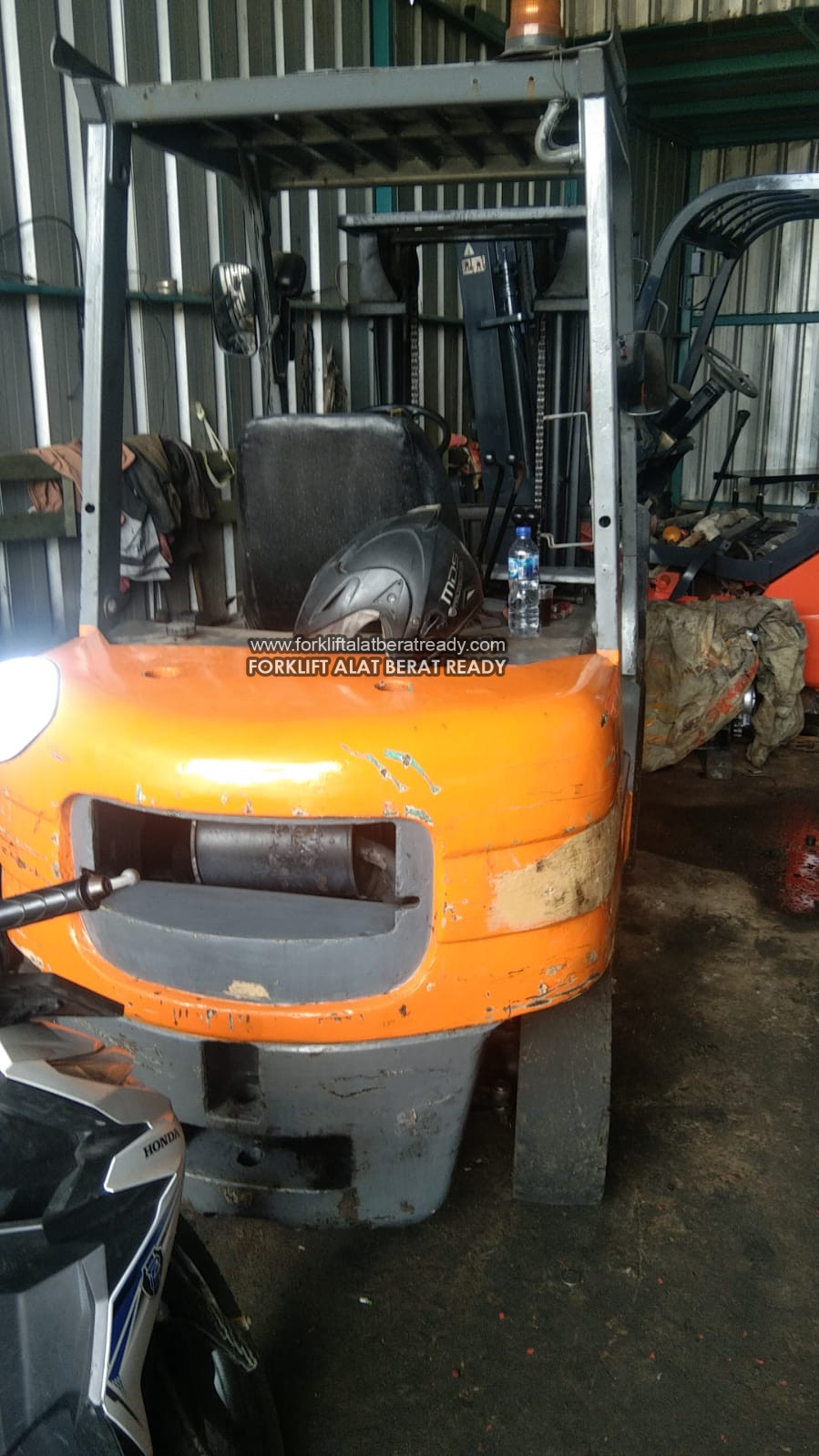 Mitsubishi tahun 2004 Kapasitas 2,5 ton Mast lift standar 3