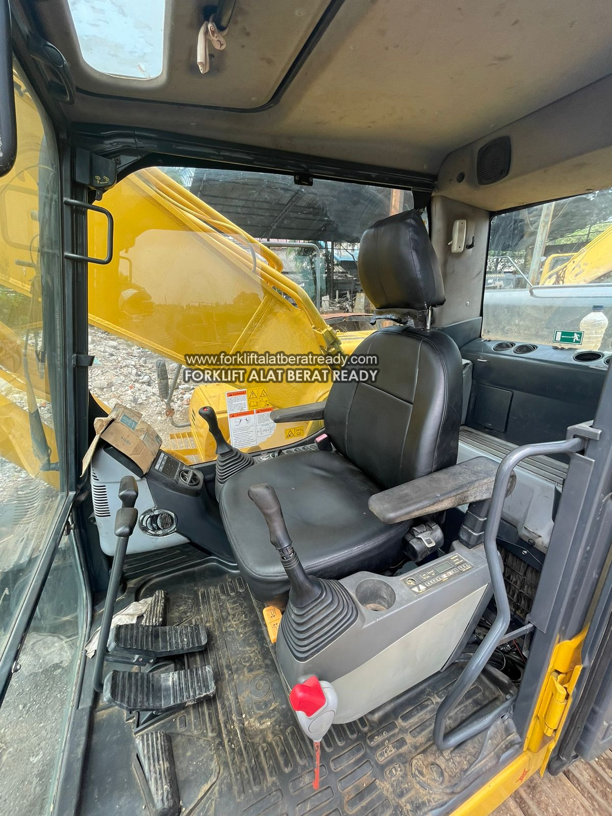 pc300-8mo-tahun-2017-used-2021.-unit-rekondisi-united-tractor.-unit-ready-siap-pakai-0004