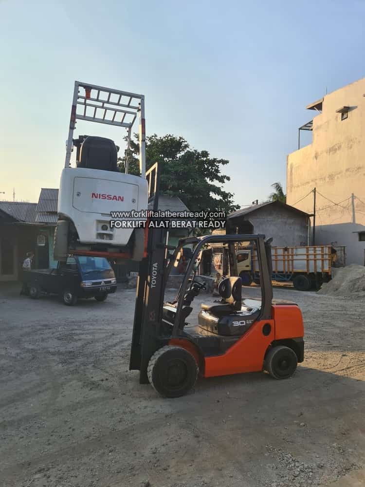 forklift-bekas-toyota-kapasitas-3-ton-tipe-8fd30.-transmisi-metic-mast-standar-3-meter.-speck-container-tahun 2018 (1)